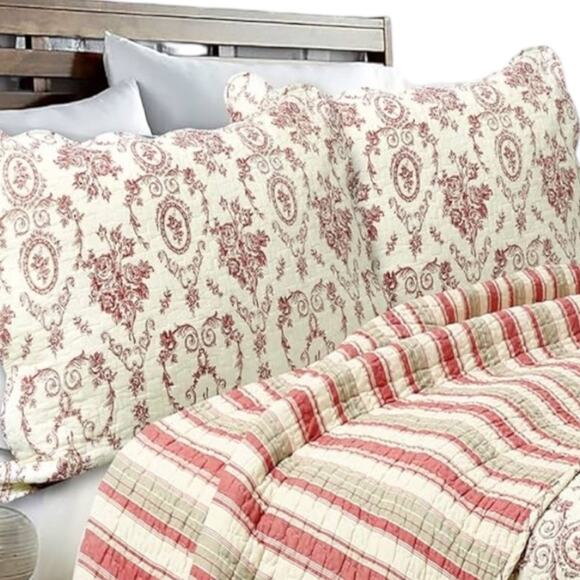 New without Tags Quilted Red Cream Standard Shams Set of 2 - Picture 6 of 10